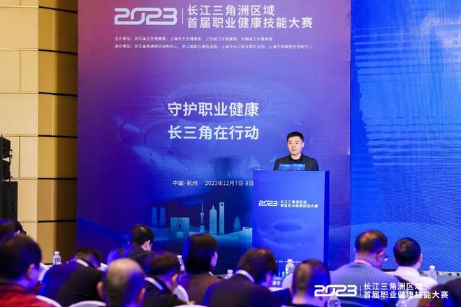 藉一記頭球 藉一記頭球